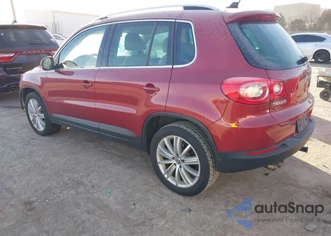2011 Volkswagen Tiguan Sel z USA, uszkodzony, nr VIN WVGAV7AX8BW001693